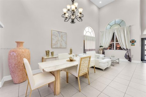 Villa ou maison à vendre à Miami, Floride: 4 chambres, 218.41 m2 № 1971995 - photo 8