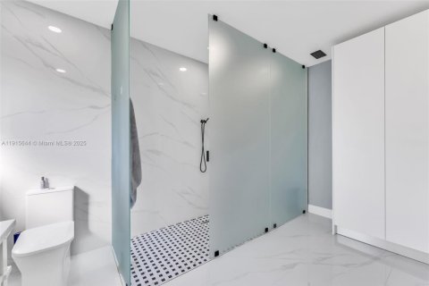 Villa ou maison à vendre à Miami, Floride: 4 chambres, 218.41 m2 № 1971995 - photo 24