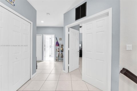 Villa ou maison à vendre à Miami, Floride: 4 chambres, 218.41 m2 № 1971995 - photo 19