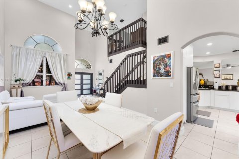 Villa ou maison à vendre à Miami, Floride: 4 chambres, 218.41 m2 № 1971995 - photo 9