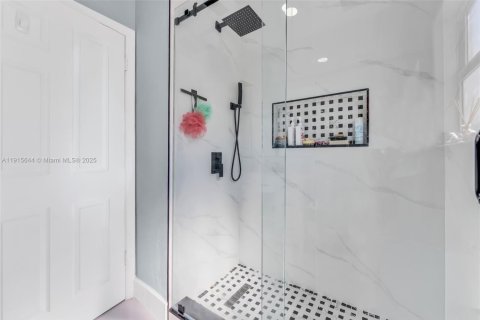 Villa ou maison à vendre à Miami, Floride: 4 chambres, 218.41 m2 № 1971995 - photo 28