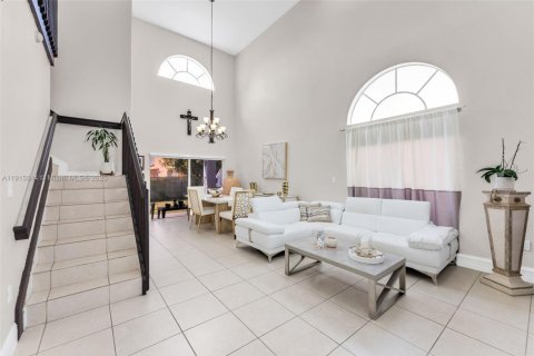 Villa ou maison à vendre à Miami, Floride: 4 chambres, 218.41 m2 № 1971995 - photo 5