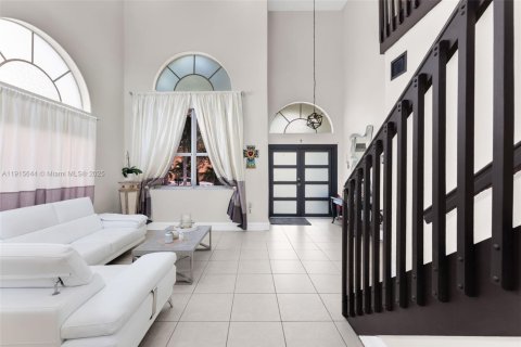 Villa ou maison à vendre à Miami, Floride: 4 chambres, 218.41 m2 № 1971995 - photo 4