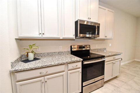 House in Sanford, Florida 3 bedrooms, 168.9 sq.m. № 1910891 - photo 12
