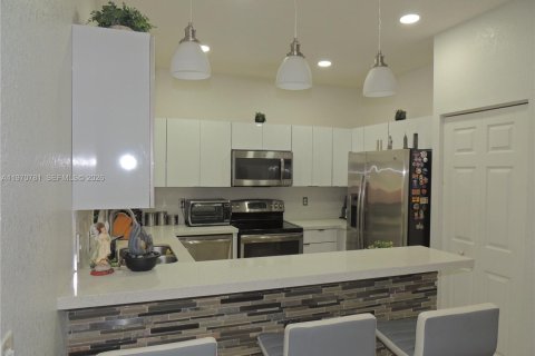 Adosado en alquiler en Doral, Florida, 3 dormitorios, 149.11 m2 № 2032702 - foto 9