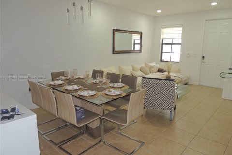 Adosado en alquiler en Doral, Florida, 3 dormitorios, 149.11 m2 № 2032702 - foto 4
