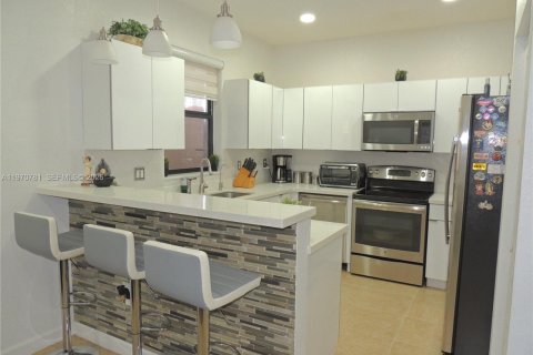 Adosado en alquiler en Doral, Florida, 3 dormitorios, 149.11 m2 № 2032702 - foto 8