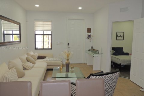 Adosado en alquiler en Doral, Florida, 3 dormitorios, 149.11 m2 № 2032702 - foto 3