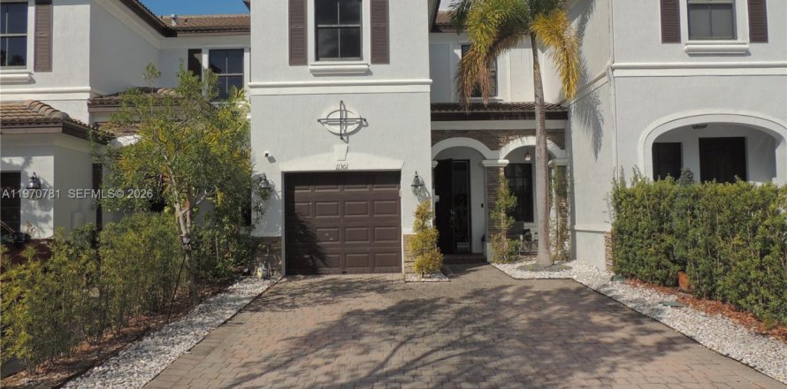 Adosado en Doral, Florida 3 dormitorios, 149.11 m2 № 2032702