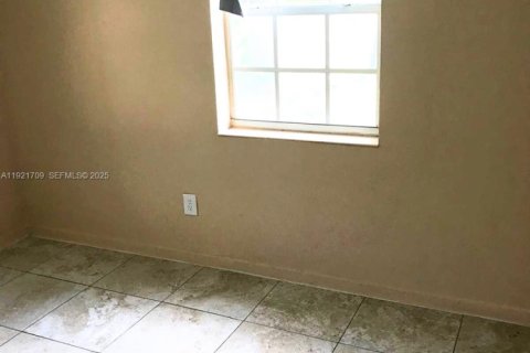 House in Pompano Beach, Florida 5 bedrooms, 148.83 sq.m. № 1982257 - photo 4