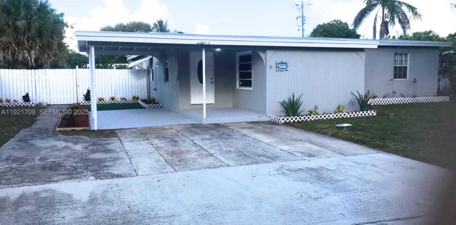 House in Pompano Beach, Florida 5 bedrooms, 148.83 sq.m. № 1982257