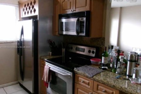 Condo in Miami, Florida, 1 bedroom  № 2088520 - photo 2