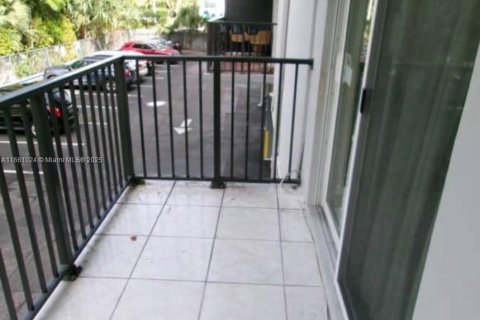 Condo in Miami, Florida, 1 bedroom  № 2088520 - photo 4