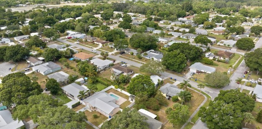 House in Vero Beach, Florida 3 bedrooms, 126.9 sq.m. № 1231215