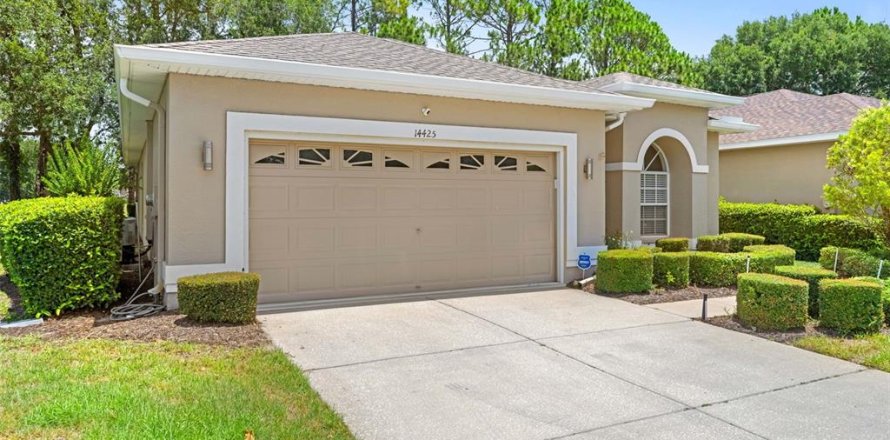 House in Spring Hill, Florida 2 bedrooms, 181.9 sq.m. № 2107759
