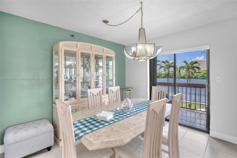 Condo in Miami, Florida, 3 bedrooms  № 1676370 - photo 21