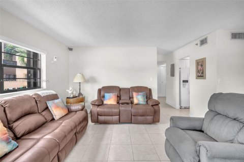 Condo in Miami, Florida, 3 bedrooms  № 1676370 - photo 20