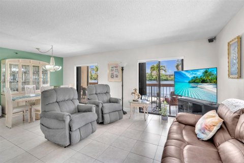 Condo in Miami, Florida, 3 bedrooms  № 1676370 - photo 19