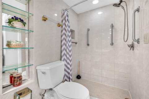 Condo in Miami, Florida, 3 bedrooms  № 1676370 - photo 10