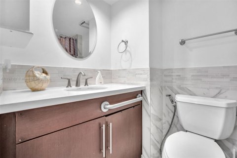 Condo in Miami, Florida, 3 bedrooms  № 1676370 - photo 12