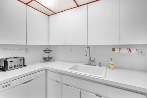 Condo in Miami, Florida, 3 bedrooms  № 1676370 - photo 27