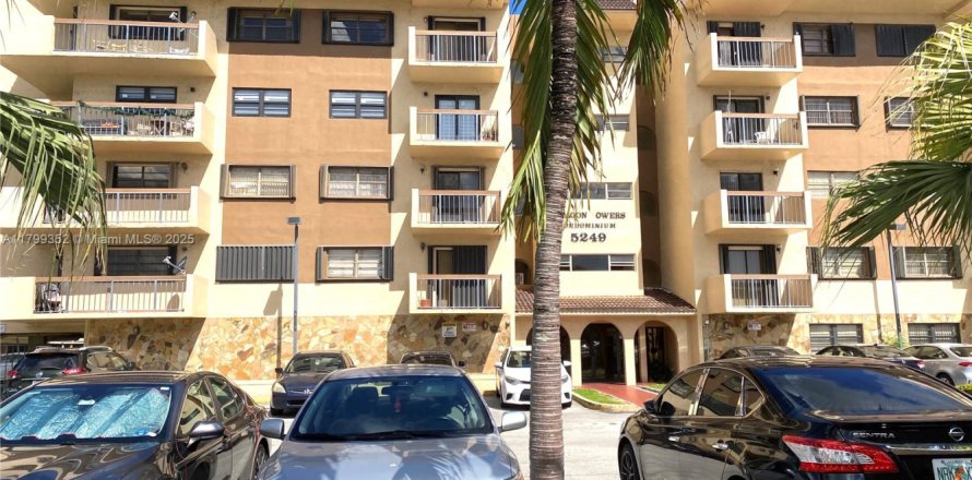 Condo in Miami, Florida, 3 bedrooms  № 1676370