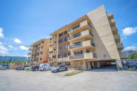 Condo in Miami, Florida, 3 bedrooms  № 1676370 - photo 3