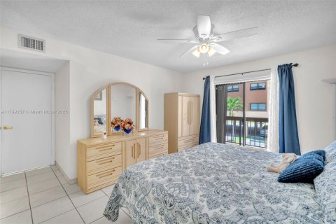 Condo in Miami, Florida, 3 bedrooms  № 1676370 - photo 8