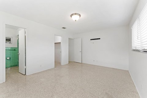 Villa ou maison à louer à Deerfield Beach, Floride: 2 chambres, 147.16 m2 № 2378655 - photo 14