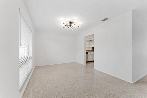 Villa ou maison à louer à Deerfield Beach, Floride: 2 chambres, 147.16 m2 № 2378655 - photo 6