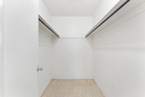 Villa ou maison à louer à Deerfield Beach, Floride: 2 chambres, 147.16 m2 № 2378655 - photo 17