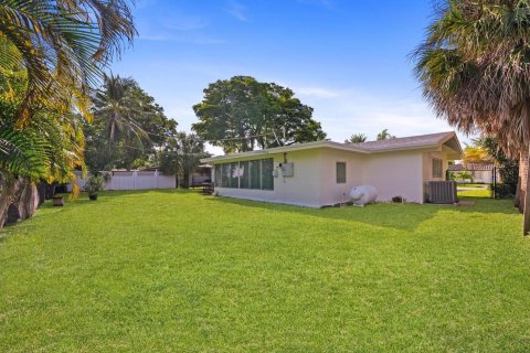 Villa ou maison à louer à Deerfield Beach, Floride: 2 chambres, 147.16 m2 № 2378655 - photo 25