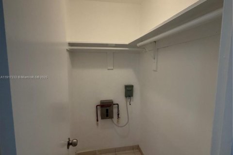 Commercial property in Miami, Florida 1 bedroom, 222.22 sq.m. № 1973456 - photo 7