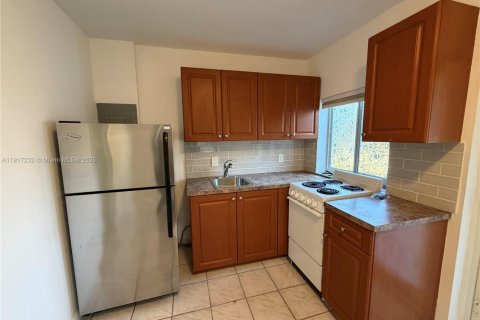 Commercial property in Miami, Florida 1 bedroom, 222.22 sq.m. № 1973456 - photo 1