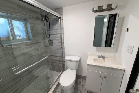 Commercial property in Miami, Florida 1 bedroom, 222.22 sq.m. № 1973456 - photo 6