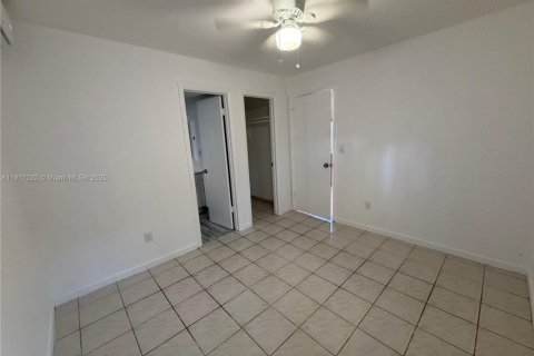 Commercial property in Miami, Florida 1 bedroom, 222.22 sq.m. № 1973456 - photo 5