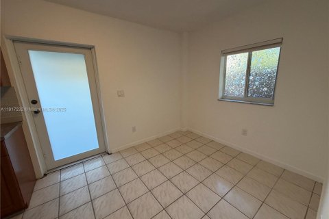Commercial property in Miami, Florida 1 bedroom, 222.22 sq.m. № 1973456 - photo 3