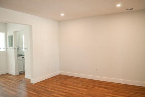 House in Lake Worth, Florida 3 bedrooms, 101.17 sq.m. № 2082161 - photo 22