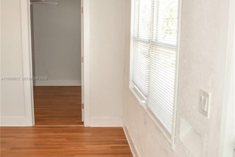 House in Lake Worth, Florida 3 bedrooms, 101.17 sq.m. № 2082161 - photo 3
