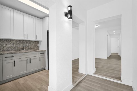 Купить виллу или дом в Майами, Флорида 3 спальни, 152.36м2, № 1930451 - фото 26