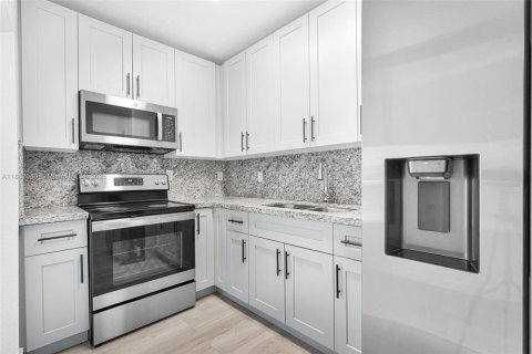 Купить виллу или дом в Майами, Флорида 3 спальни, 152.36м2, № 1930451 - фото 25