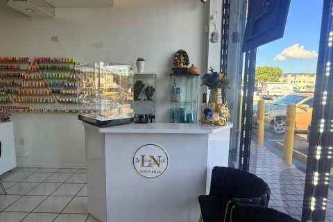 Propiedad comercial en venta en Miami, Florida № 1939777 - foto 19