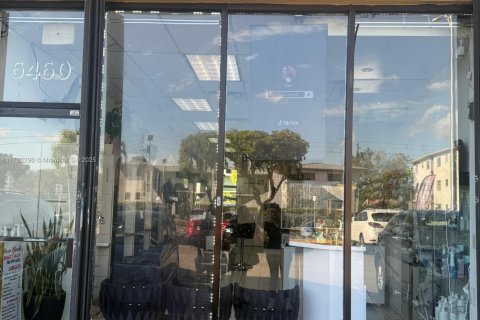 Propiedad comercial en venta en Miami, Florida № 1939777 - foto 5
