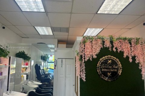 Commercial property in Miami, Florida № 1939777 - photo 23