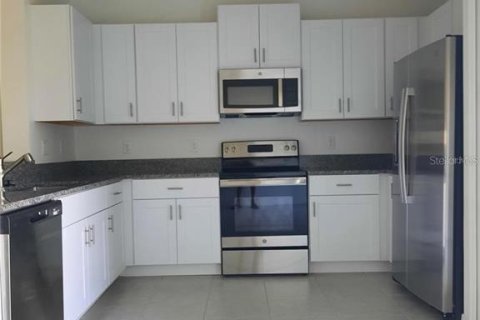 Touwnhouse à louer à Zephyrhills, Floride: 3 chambres, 151.8 m2 № 2156591 - photo 3