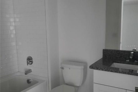Touwnhouse à louer à Zephyrhills, Floride: 3 chambres, 151.8 m2 № 2156591 - photo 6