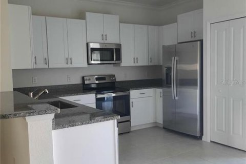 Touwnhouse à louer à Zephyrhills, Floride: 3 chambres, 151.8 m2 № 2156591 - photo 2