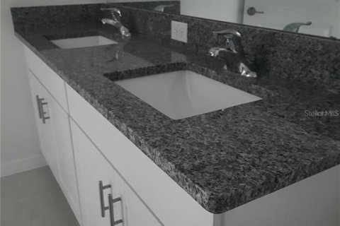Touwnhouse à louer à Zephyrhills, Floride: 3 chambres, 151.8 m2 № 2156591 - photo 5