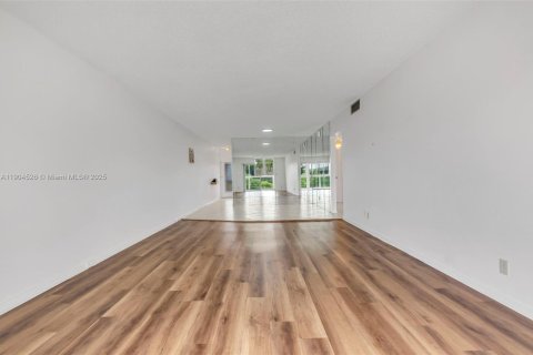 Copropriété à vendre à Coconut Creek, Floride: 2 chambres, 107.4 m2 № 1956259 - photo 5