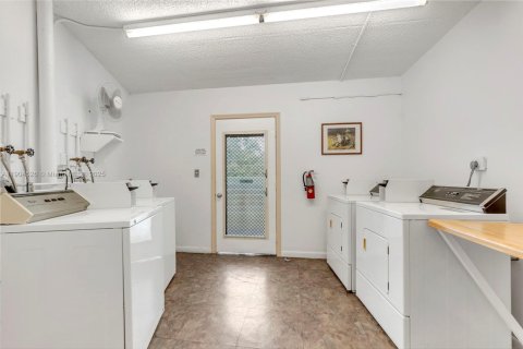 Copropriété à vendre à Coconut Creek, Floride: 2 chambres, 107.4 m2 № 1956259 - photo 20